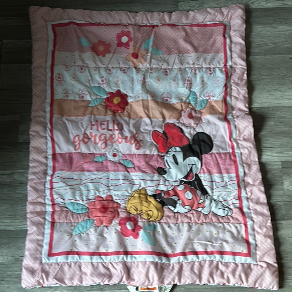 🌻5/$20🌻Disney Pink and Red Quilted Bedding